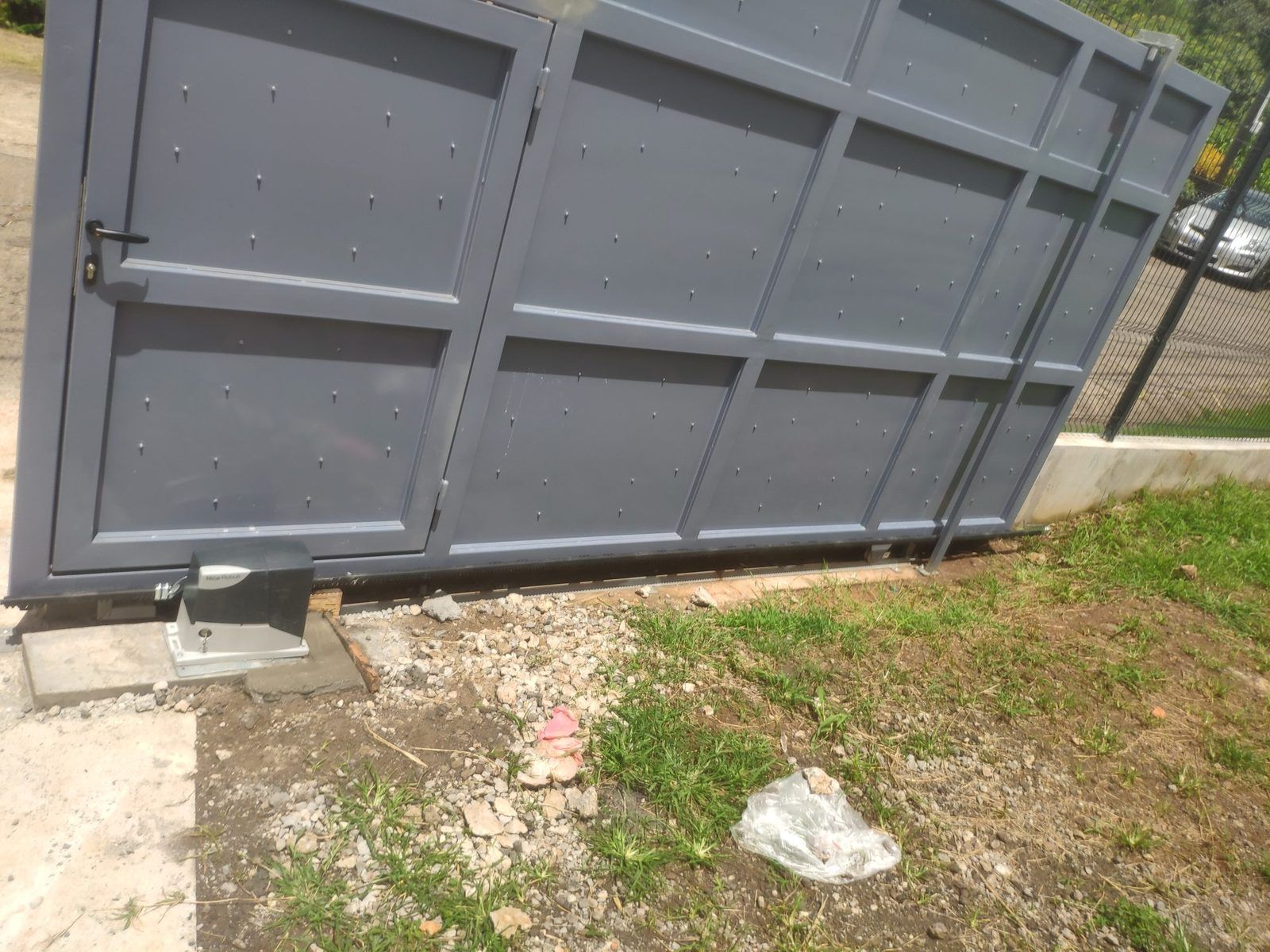 Chantier Monsieur H. — Motorisation portail en Martinique